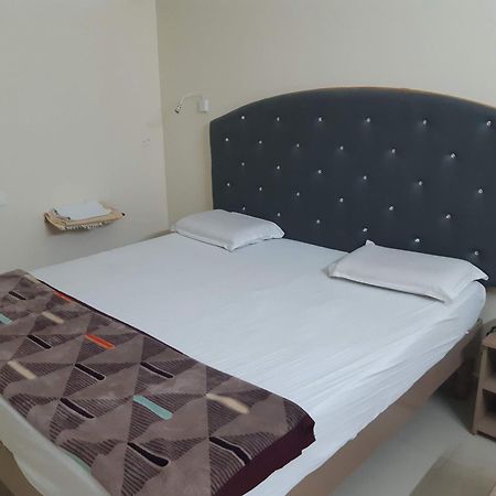 Srinivasa Hotel Tirupati Exterior photo