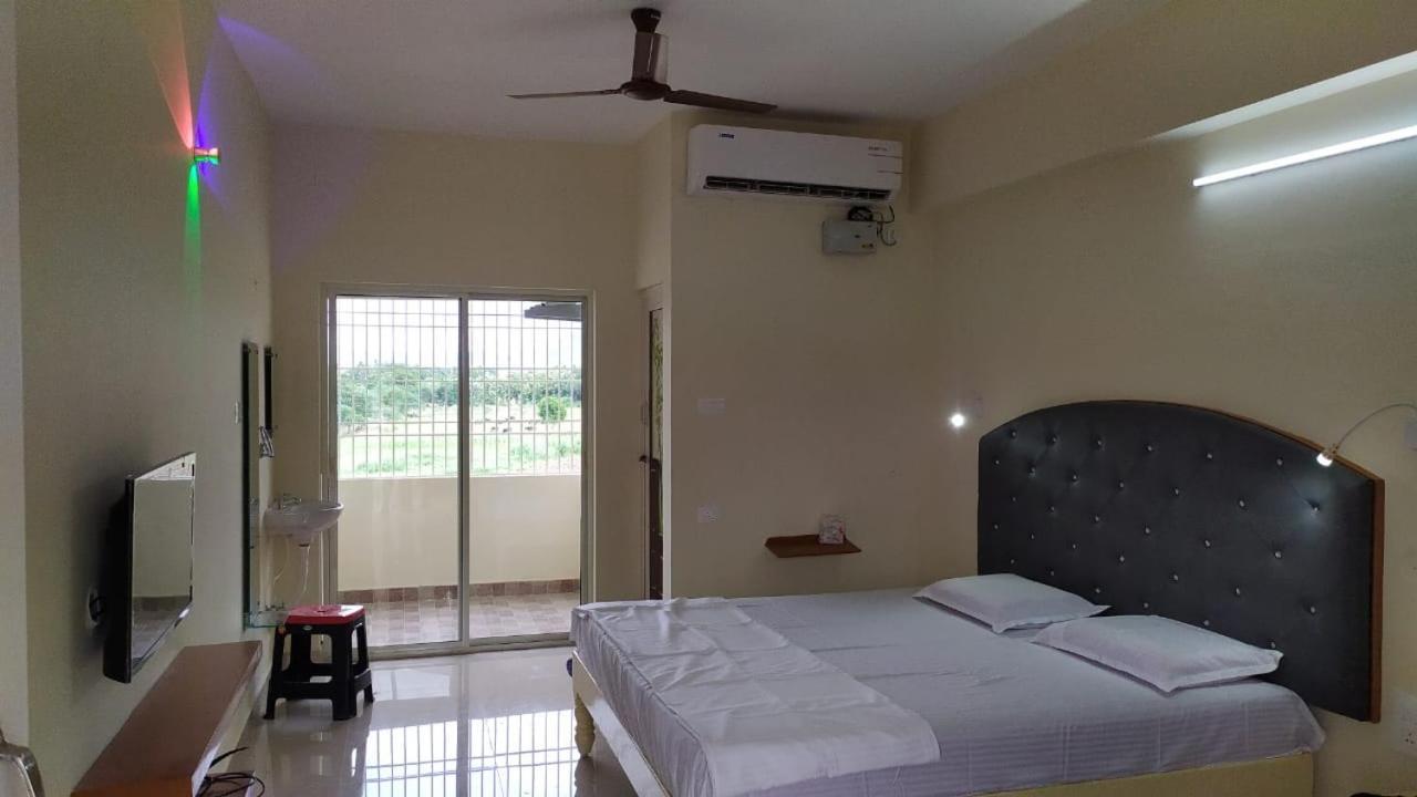 Srinivasa Hotel Tirupati Exterior photo