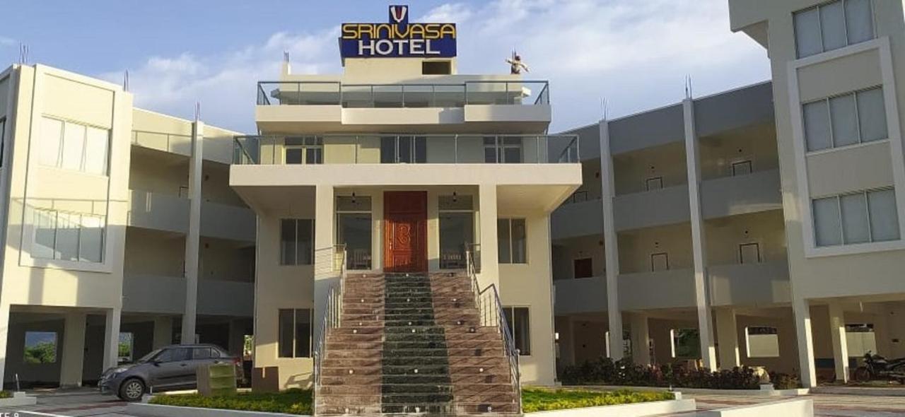 Srinivasa Hotel Tirupati Exterior photo