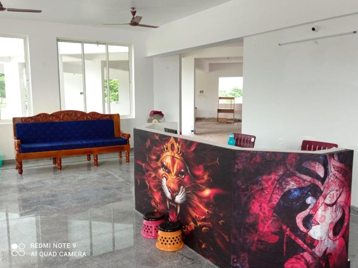 Srinivasa Hotel Tirupati Exterior photo