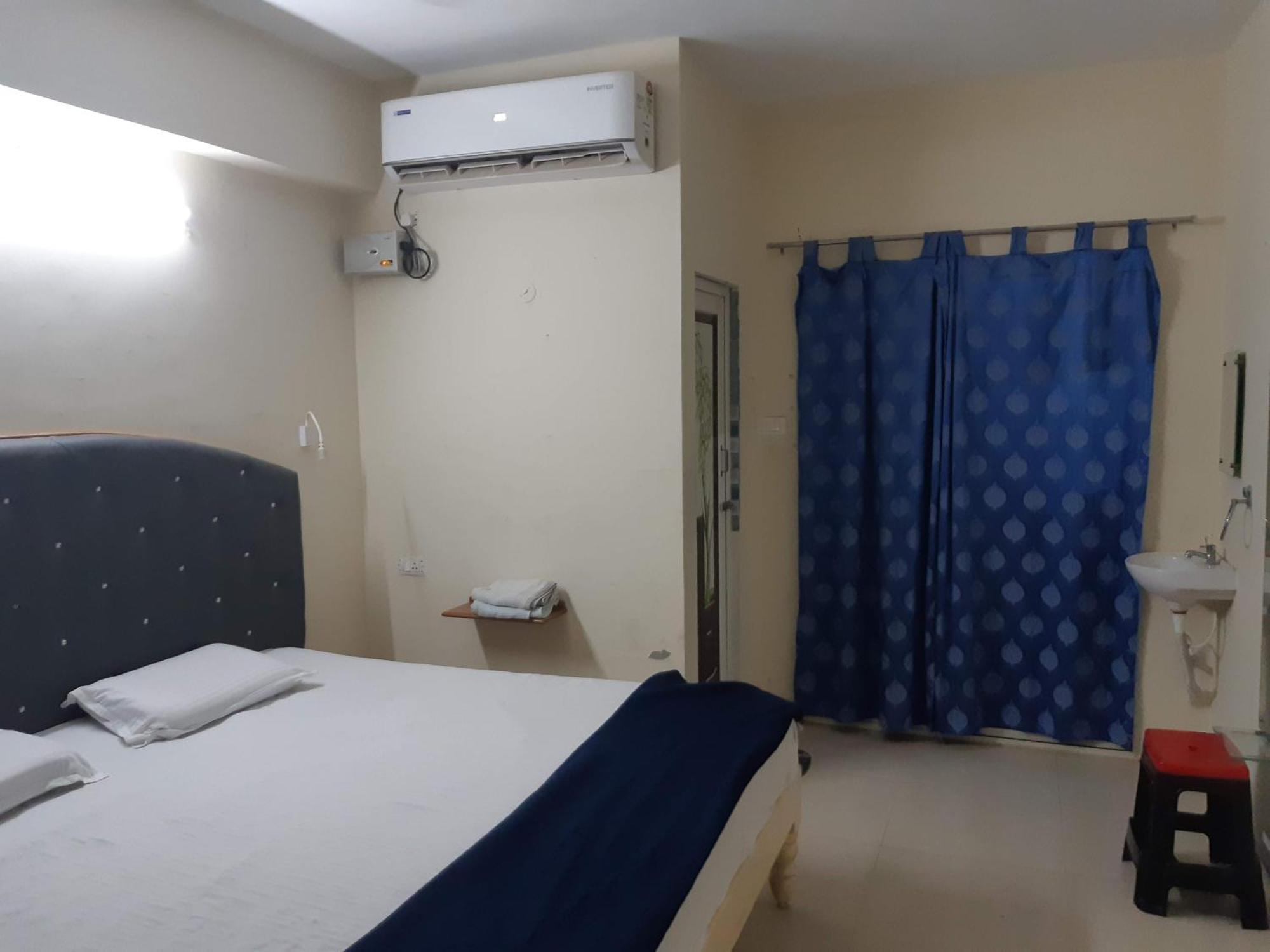 Srinivasa Hotel Tirupati Exterior photo