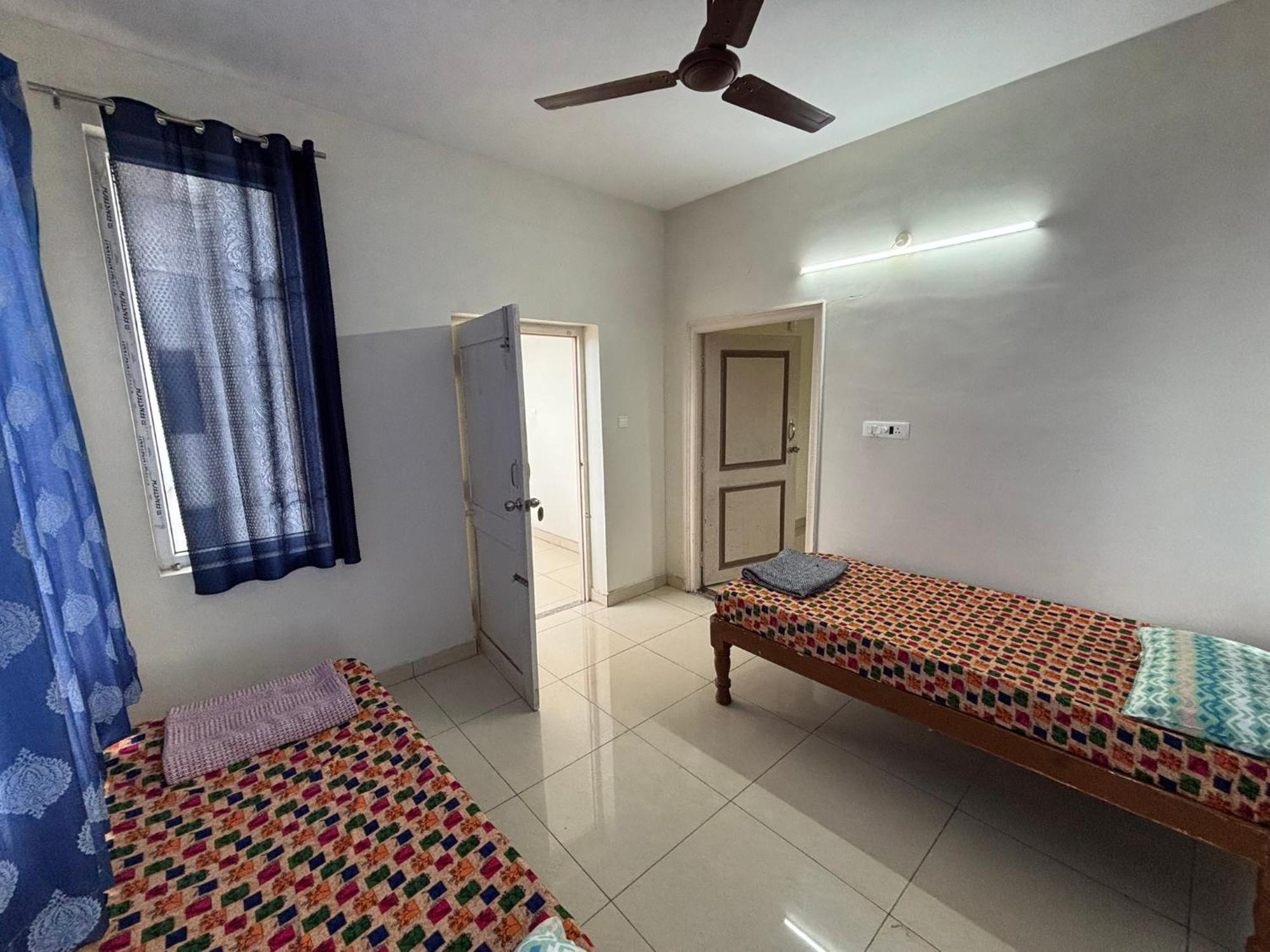 Srinivasa Hotel Tirupati Exterior photo