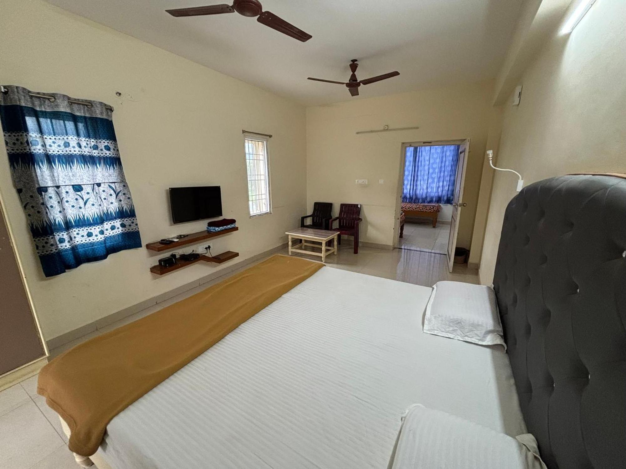 Srinivasa Hotel Tirupati Exterior photo